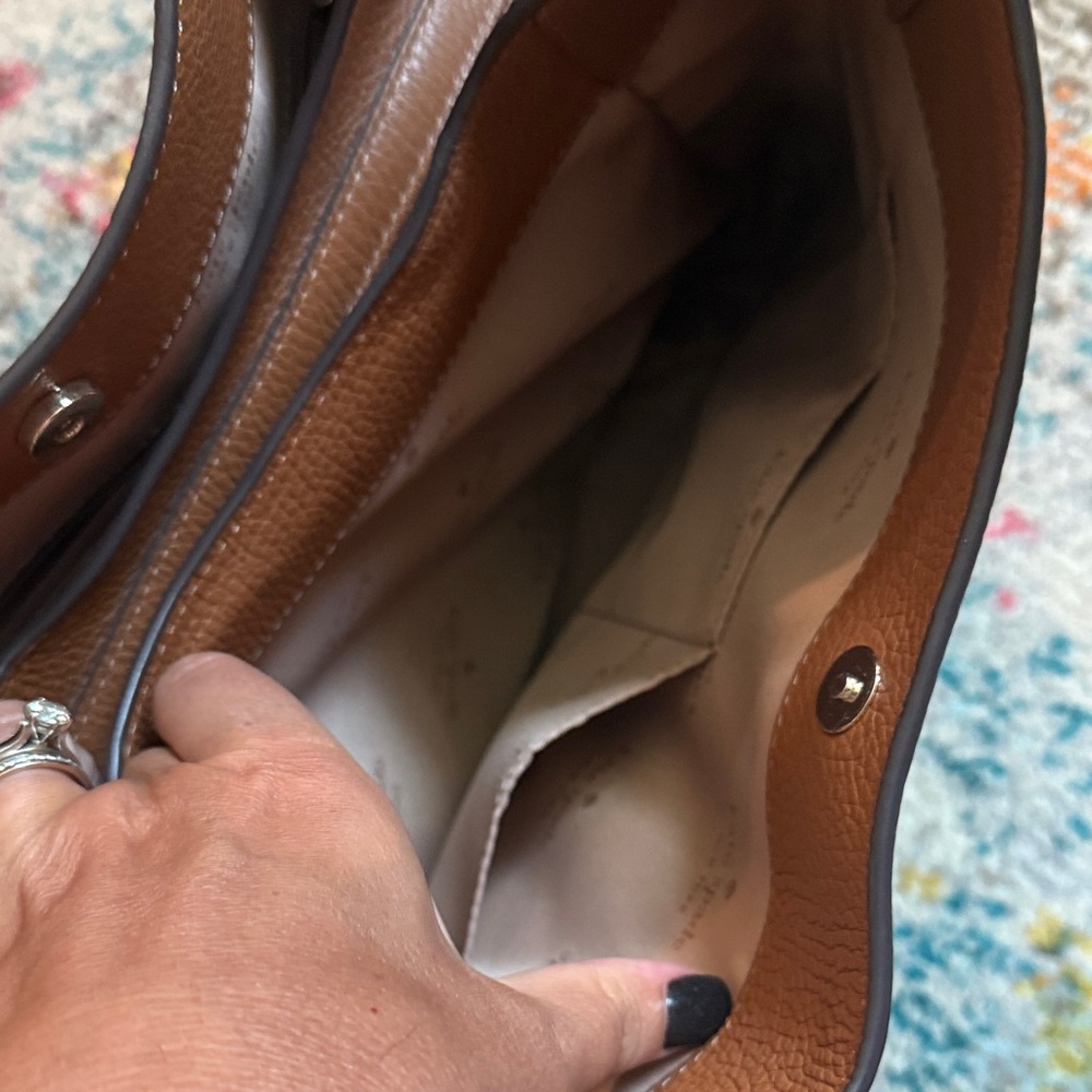 Kate Spade Leather Shoulder Bag in Tan. Great condition. Versatile - Picture 8 of 8